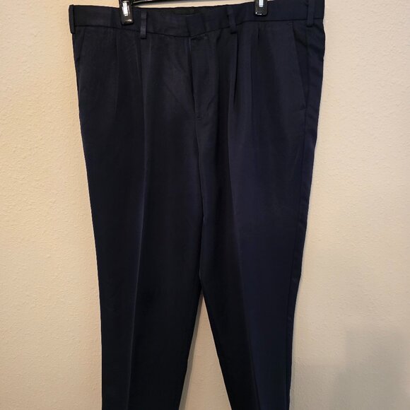 Gorgeous, 100% microfiber polyester, men's Dockers, size 40"x30". - Picture 1 of 7